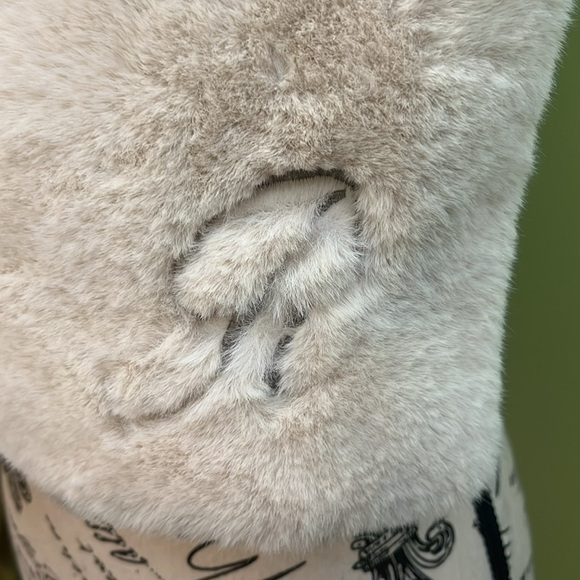 🆕 J.Jill Faux-Fur Cream and Gray Reversible
Scarf - Picture 5 of 10